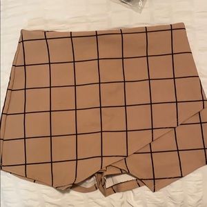SUPER CUTE BLACK & BROWN SKORT